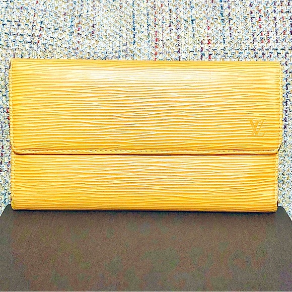 LOUIS VUITTON Sarah Continental Wallet Yellow Epi Leather Purple Interior w/ Box - Picture 14 of 14